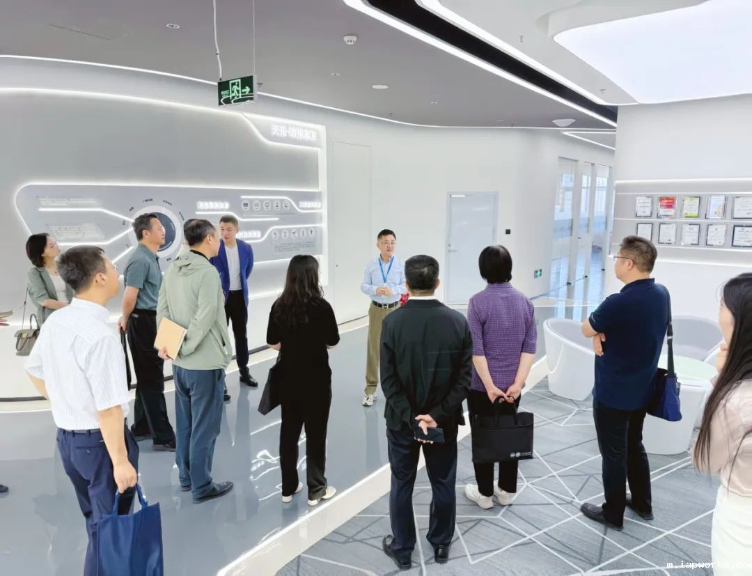 Raybet雷竞技雷电竞官网快讯 | 北京市领导一行莅临Raybet雷竞技雷电竞官网子公司调研考察